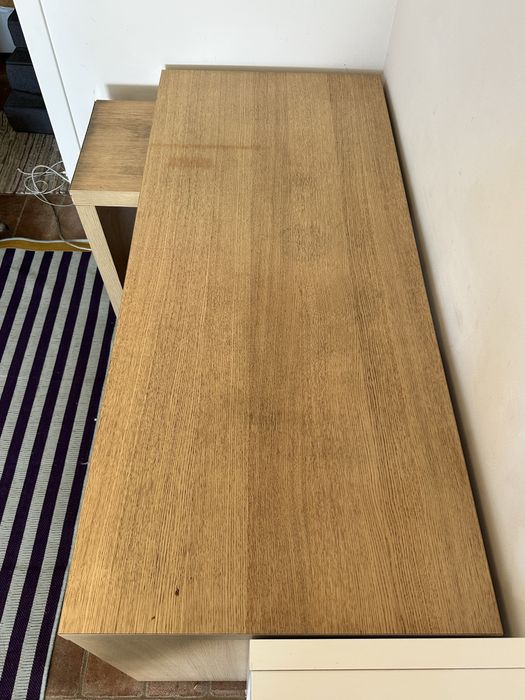 Mesa com armário deslizante
