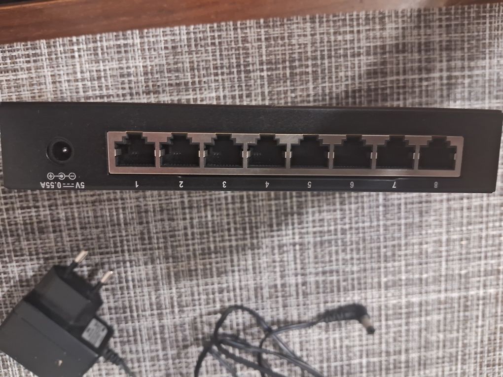 Комутатор D-Link DES-1008D