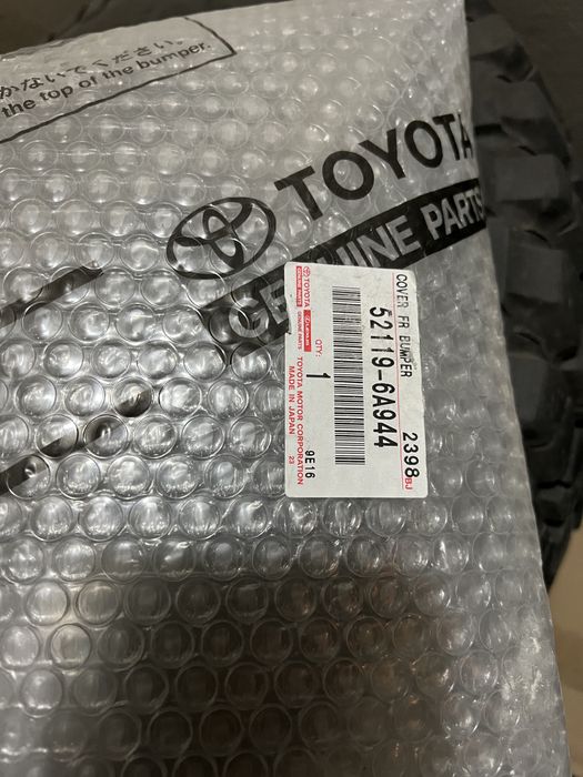 Бампер на Toyota Land Cruiser Prado 150 2011 року.