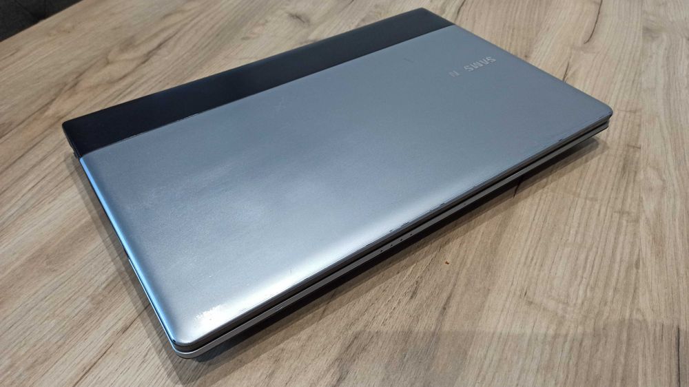 Laptop Samsung - i3 2,5Ghz, 6 GB RAM, SSD 120GB GT610M Windows 7