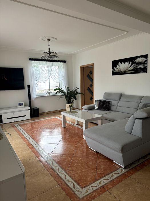 Dom jednorodzinny z pełnym wyposażeniem plus garaż wolnostojący