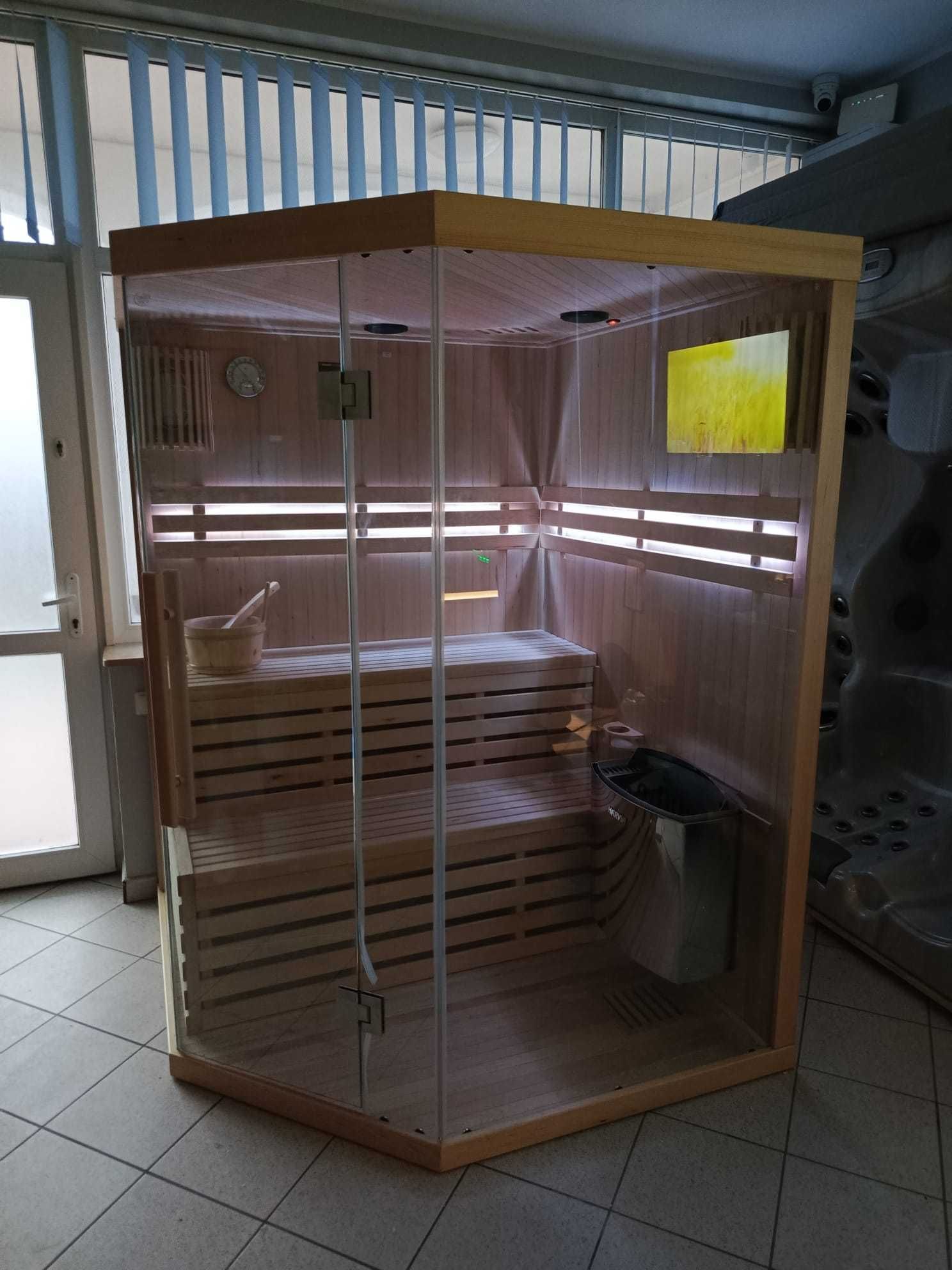 Sauna fińska wewnętrzna 150x150, 4 os., piec HARVIA 6kw, audio