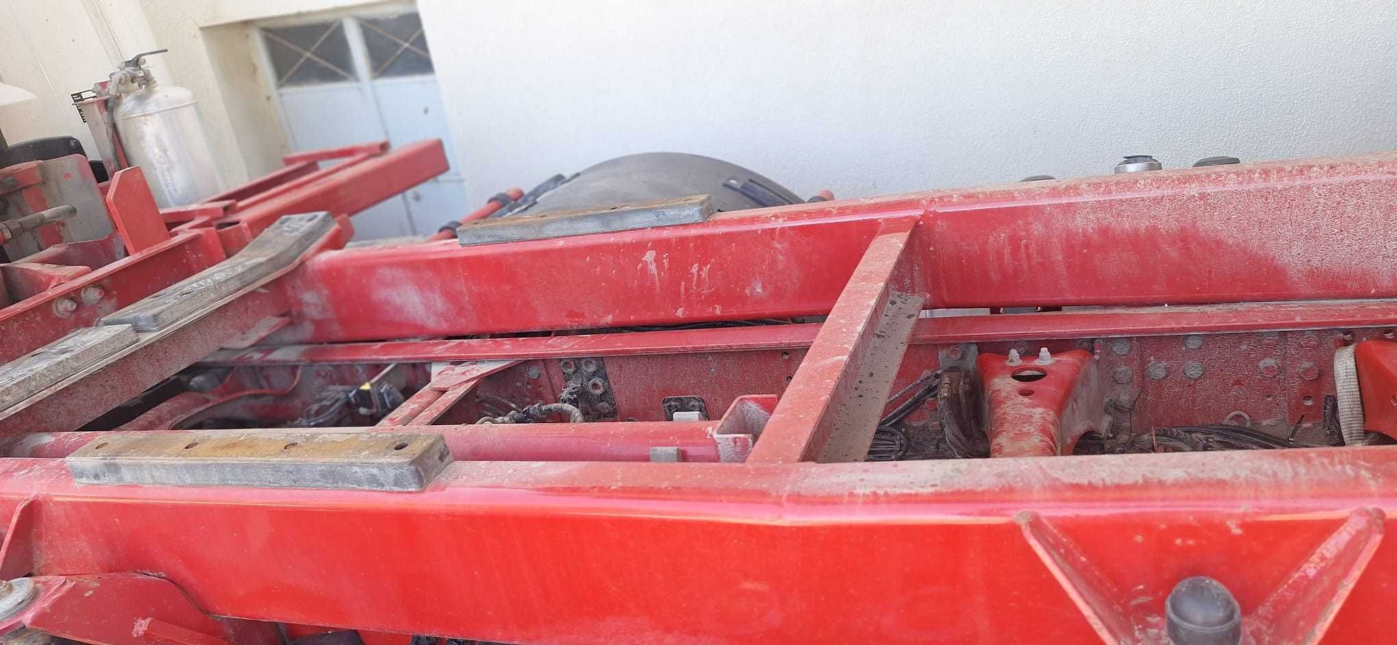 scanea G410 8*4 basculant de 17 m3 ano 2018 apenas 316000klm como nova