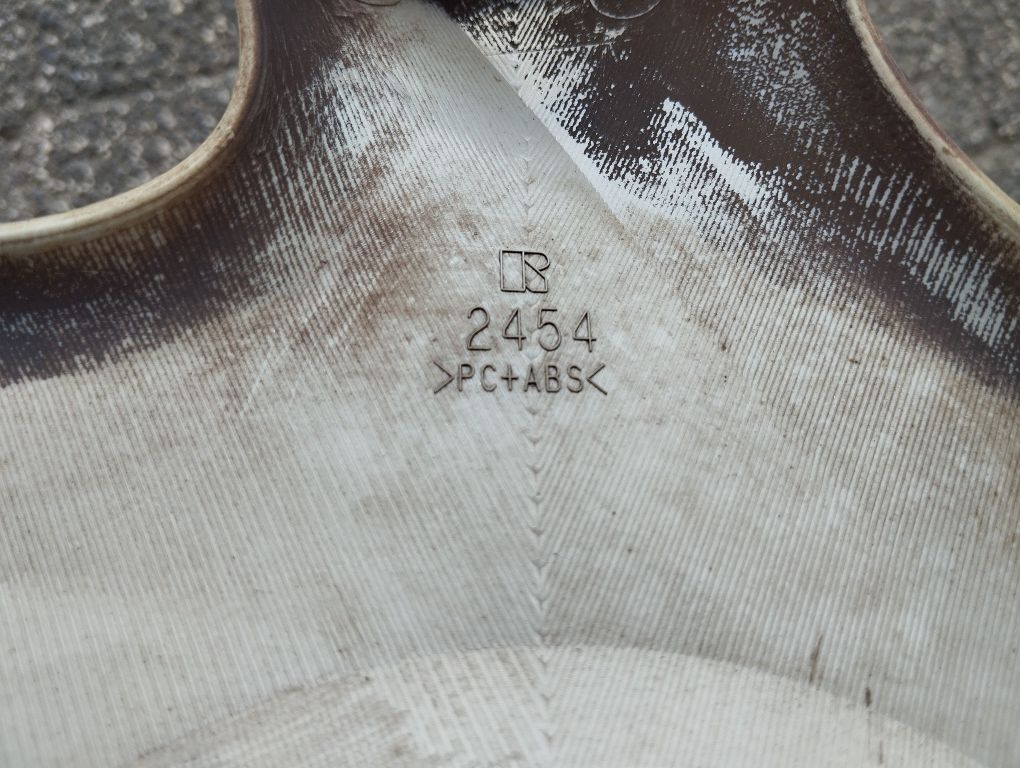 Kołpak Mazda 14" 323F 2425 pojedyncza sztuka