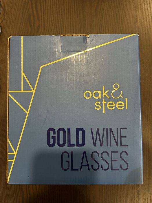 Luxo - 4 Taças Gold Wine -  douradas com acabamento mate.