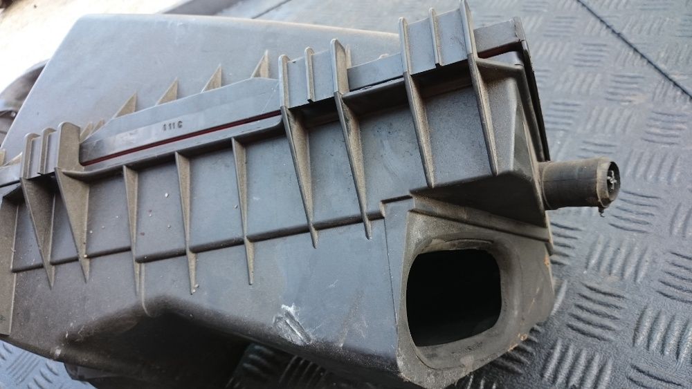 Audi a3 8l,VW golf 1.9TDI 130km,obudowa filtra powietrza