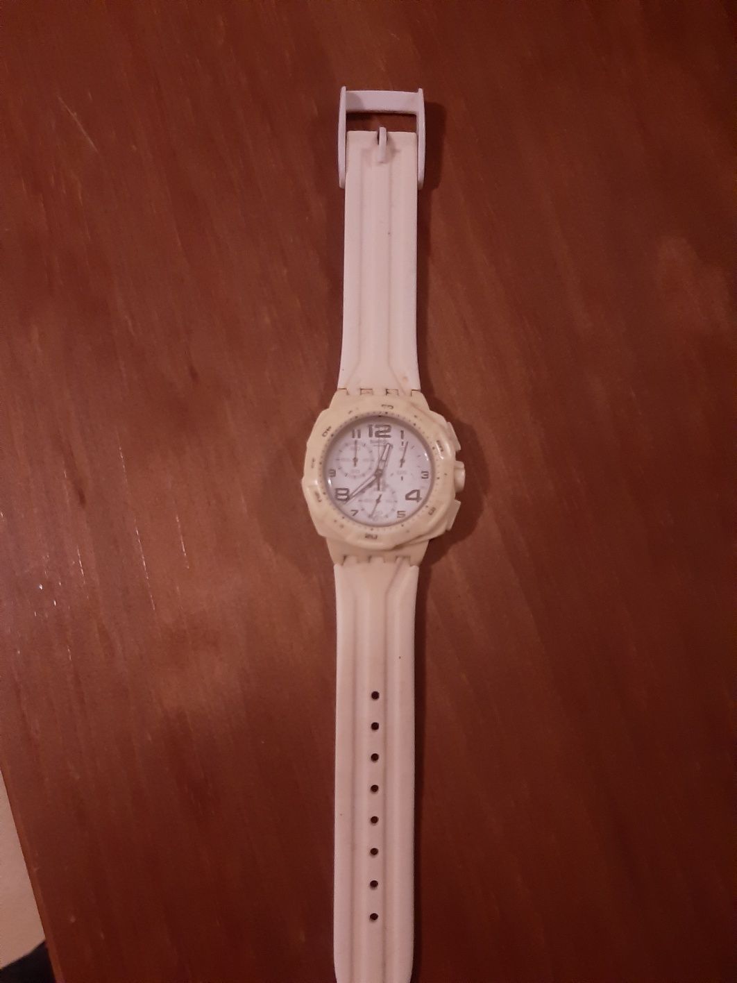 Relogio Swatch com pulseira branca