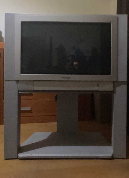 TV Panasonic com móvel