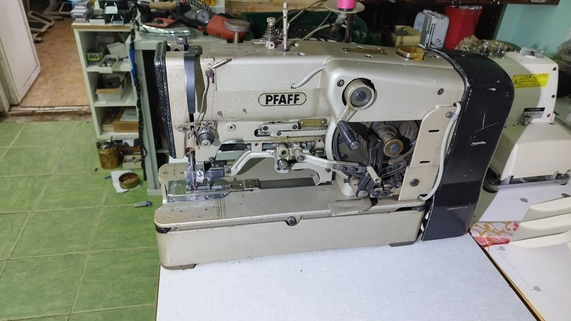 Петельна швейна машина Juki LBH-781, Pfaff 3116