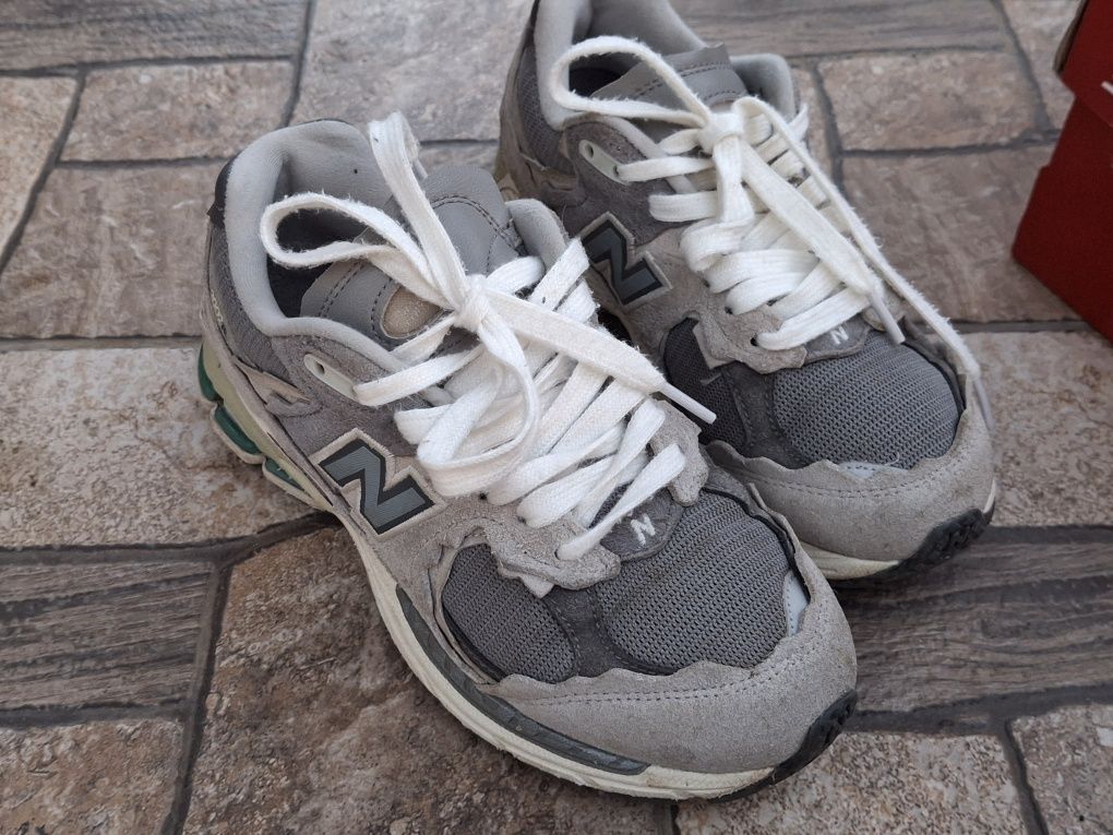 кроссовки new balance 2002r