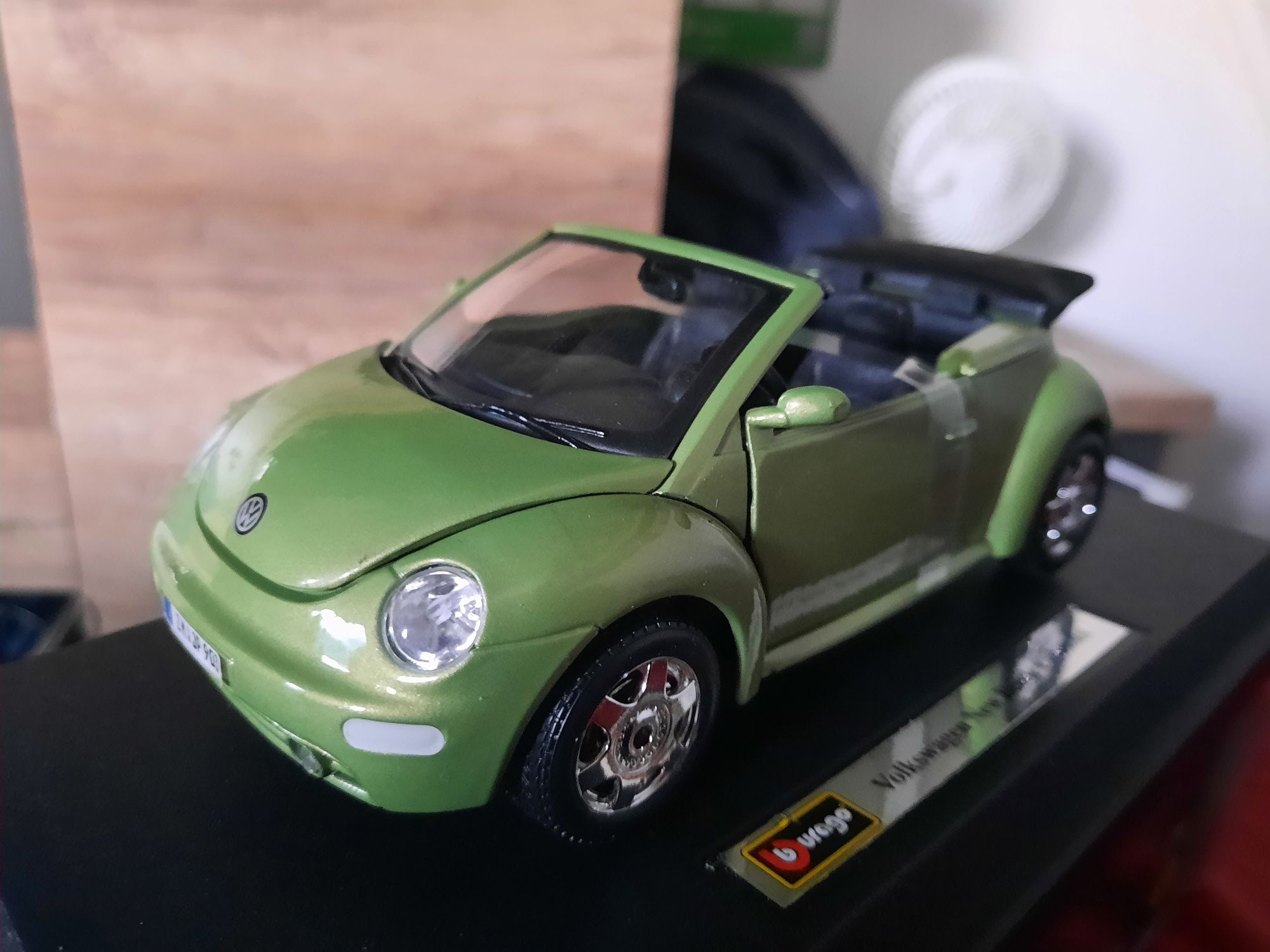 Auto Kolekcjonerskie Volkswagen New Beetle Cabriolet Bburago 1:24