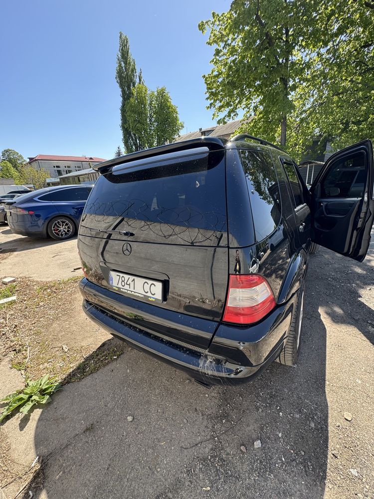 Автомобіль Mersedes