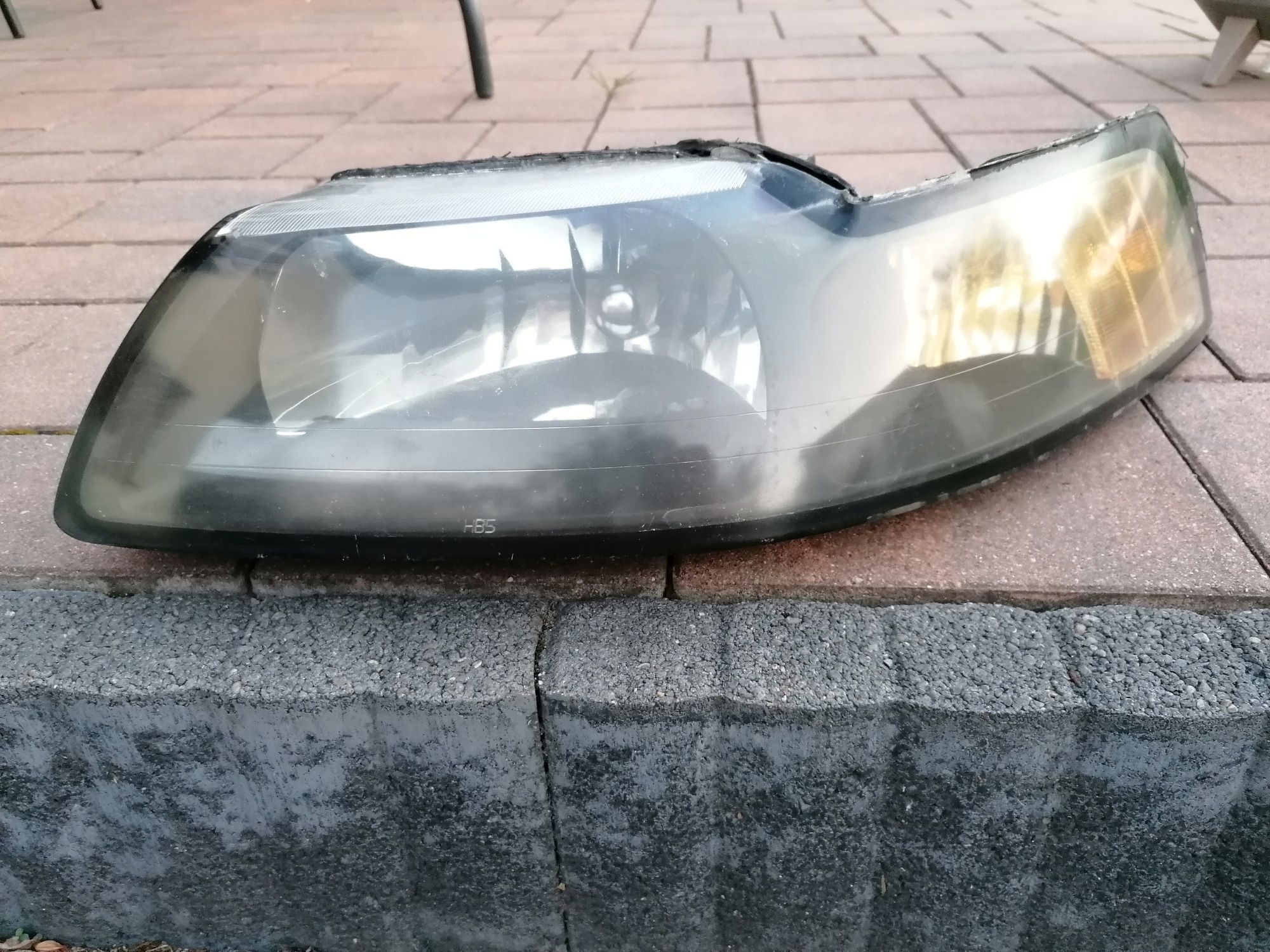 Lampa przednia przód Ford Mustang 1999 - 2004