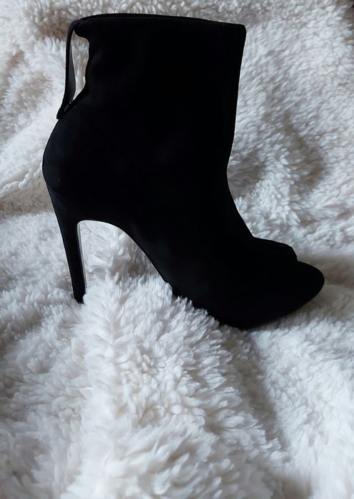 Чёрные ботильоны с открытым носком ботинки полусапоги Primadonna, р.35