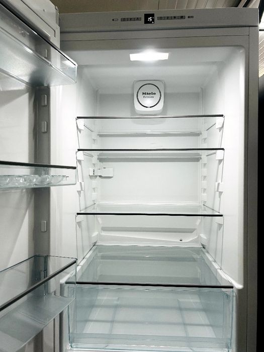 Холодильник Miele KFN 29142