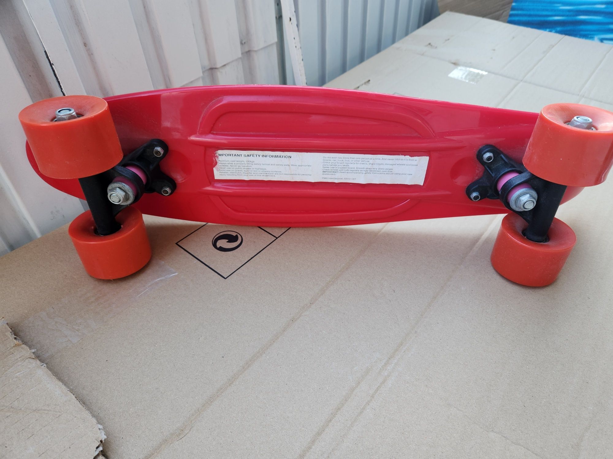 SKATE NOVO Vermelho ainda instruções  por baixo