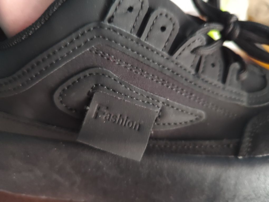 Buty damskie czarne rozm 39 nowe
