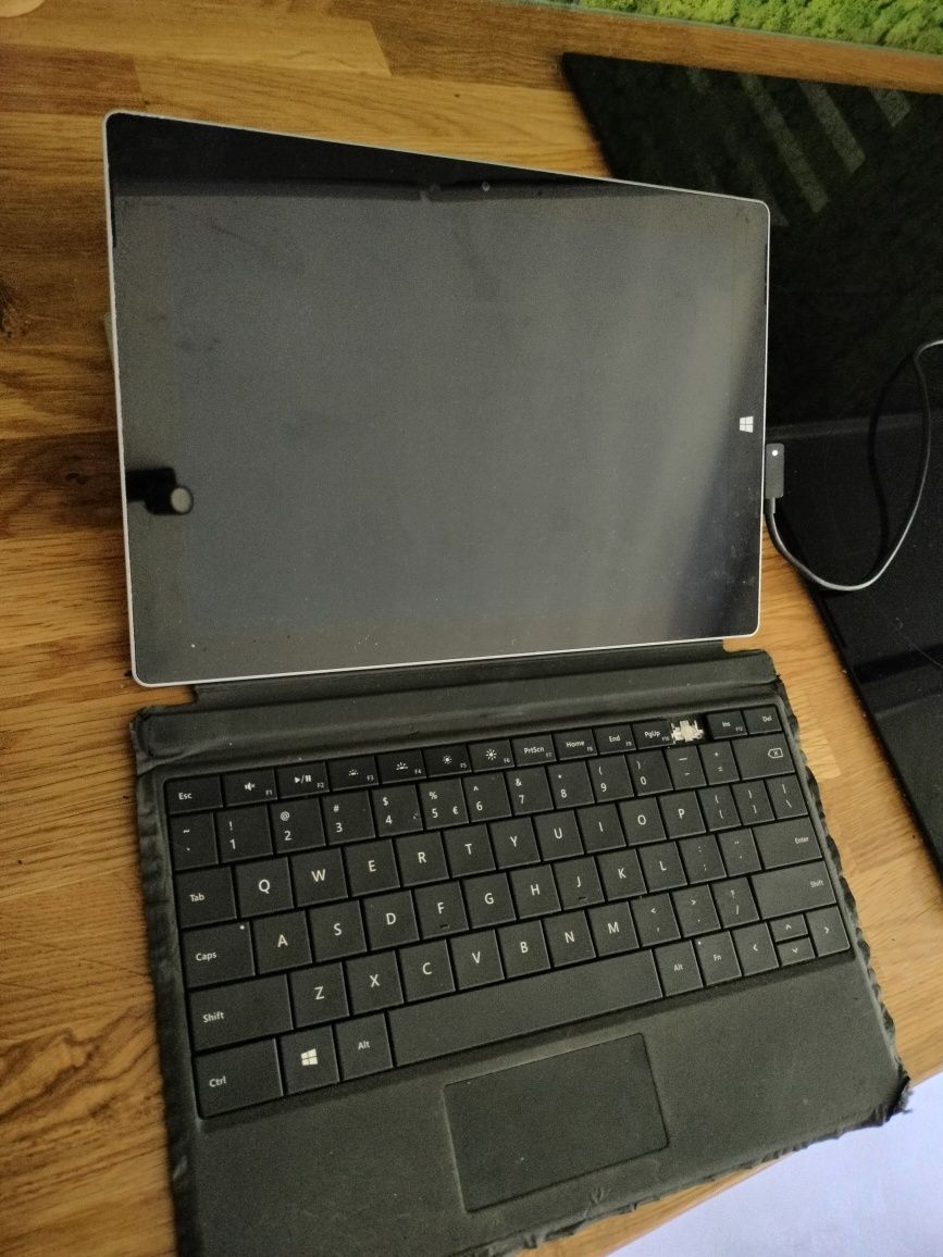 Tablet Surface -uszkodzony