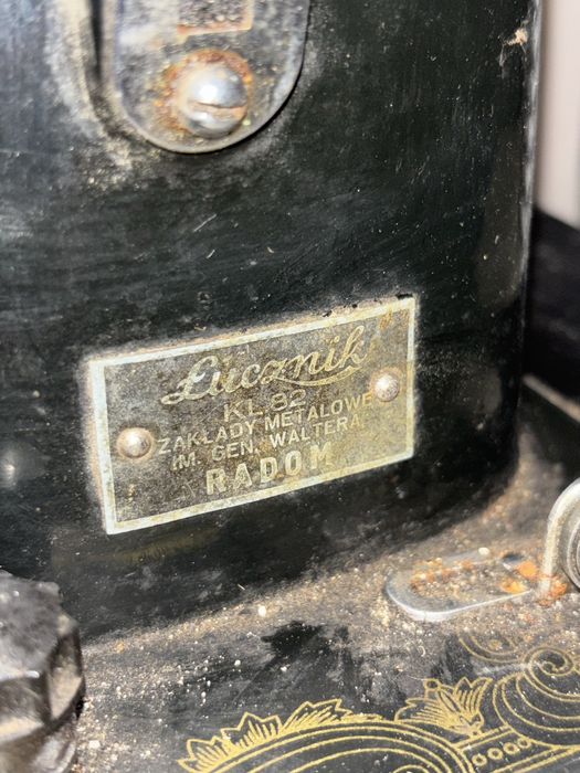 Stara maszyna do szycia łucznik