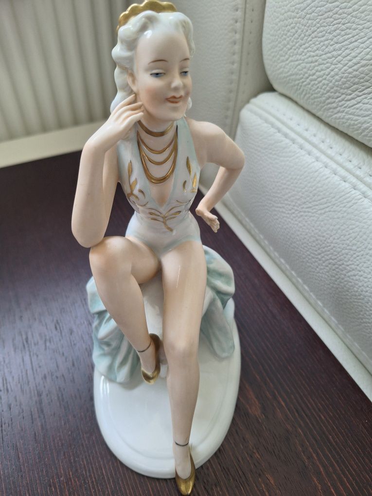 Piękna porcelanowa figurka baletnicy