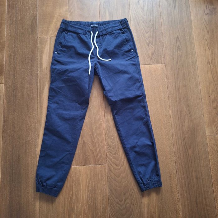 Spodnie męskie granatowe casual - materiałowe Vistula roz. 31/32