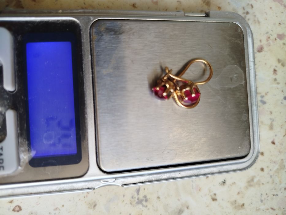 Сережки, кульчики з рубіном радянського виробництва.