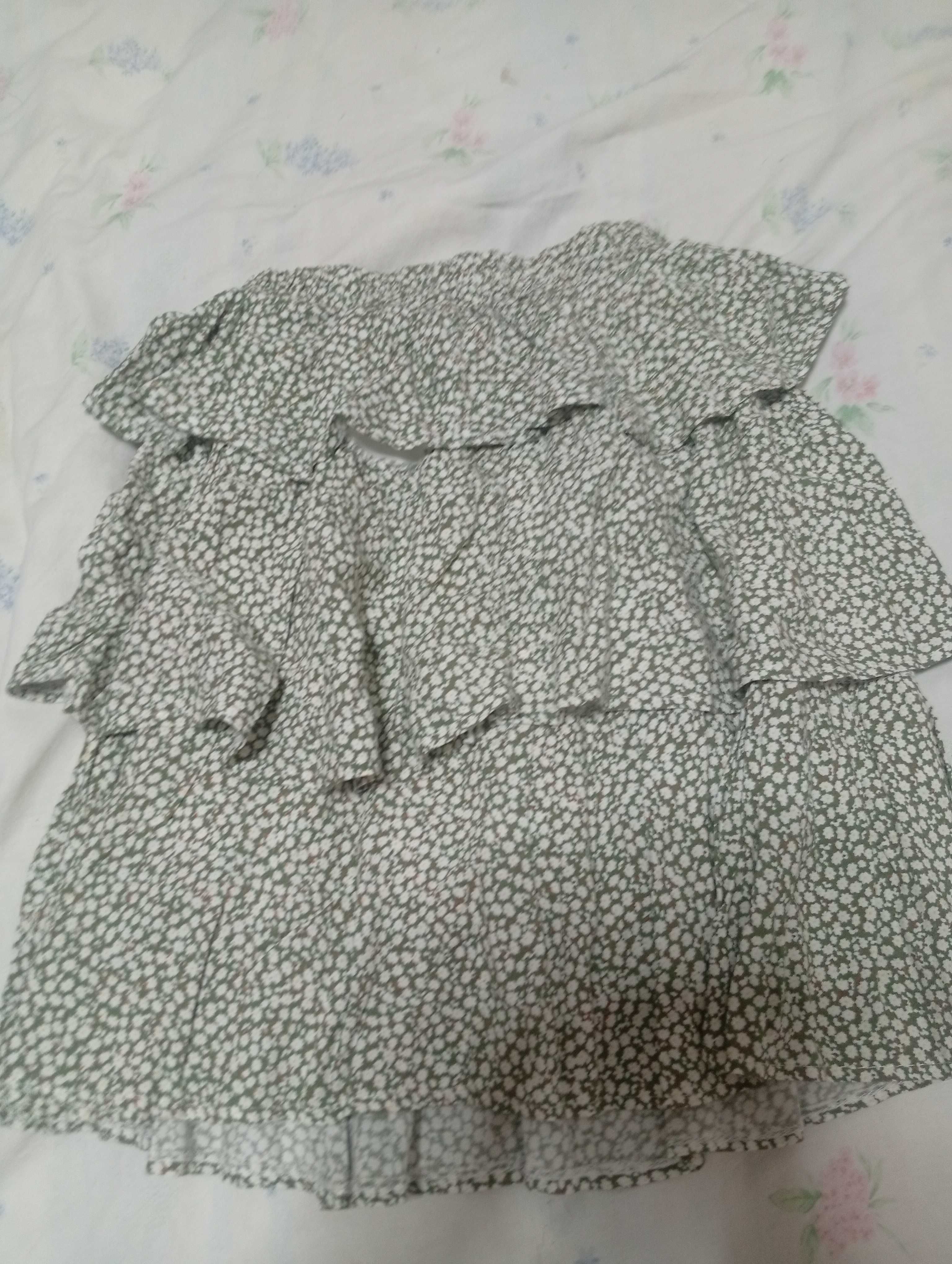 Vestido e saia aos quadradinhos