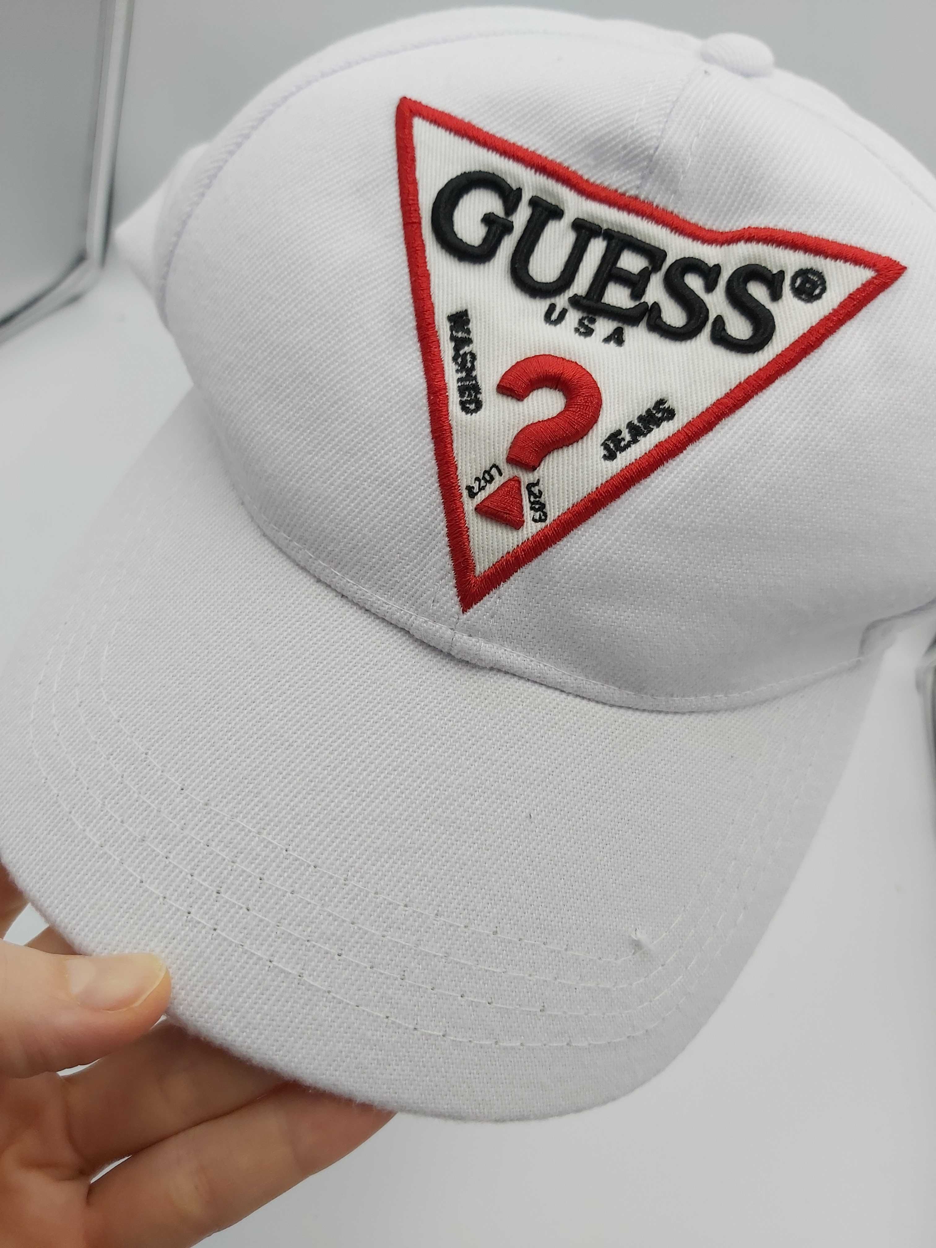 Nowa czapka GUESS biała czerwona logo