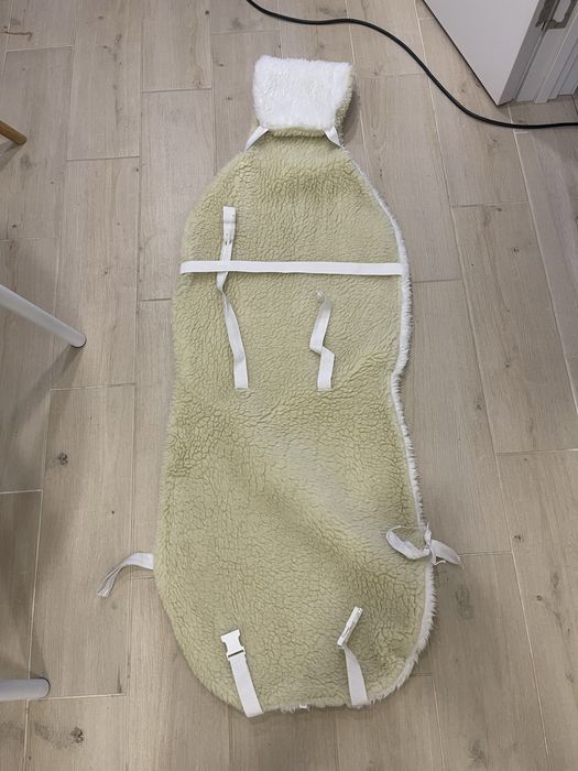 Хутряна накидка на сидіння