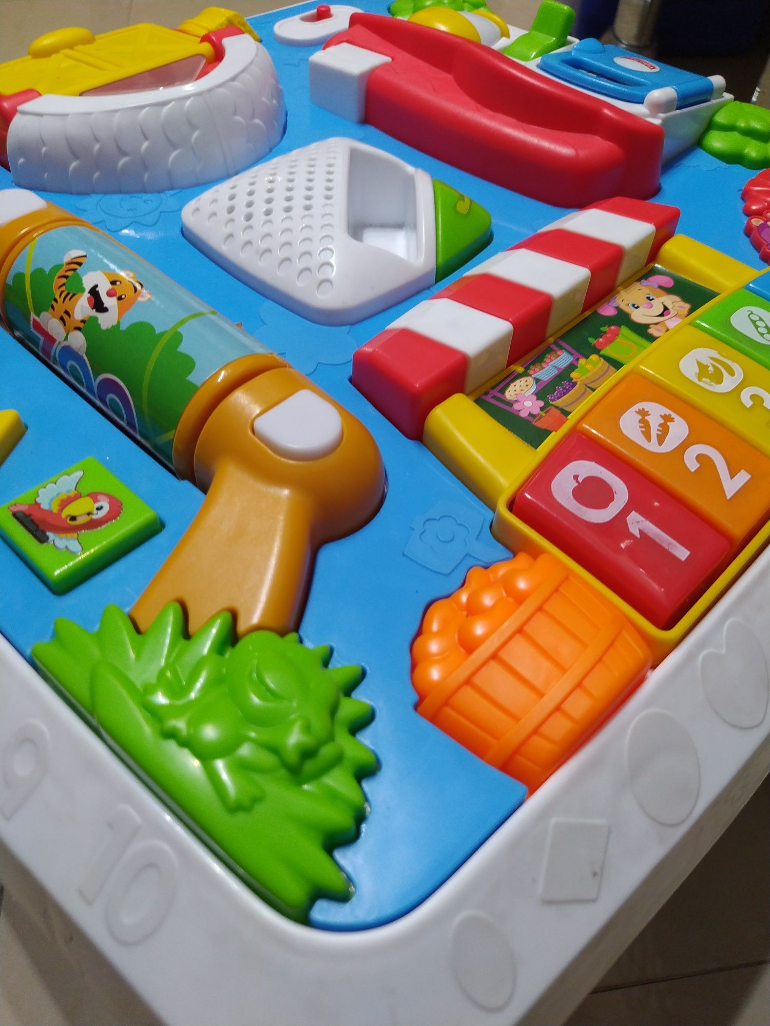 Fisher Price stolik edukacyjny zabawka interaktywna dla dzieci