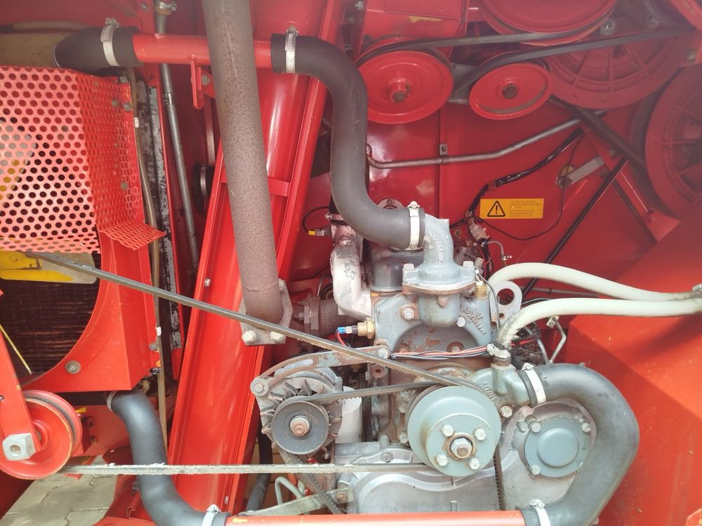 Комбайн зернозбиральний Massey Ferguson 16. Майсей Фергусон 16