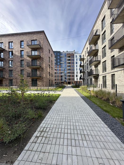 Продам 2-кімнатну квартируз патіо в новобудові