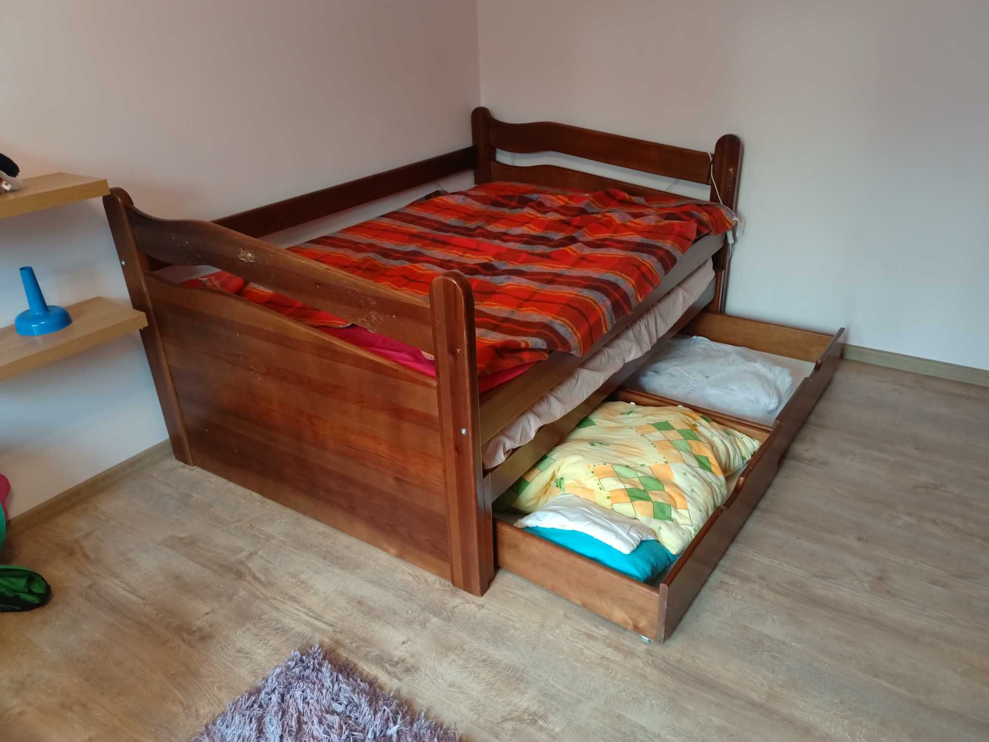 Łóżko drewniane, podwójne, wysuwane z szufladami + materace