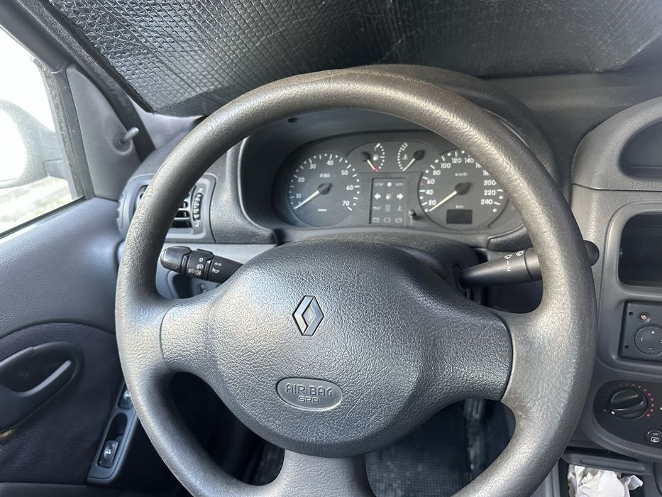 Renault clio cizento