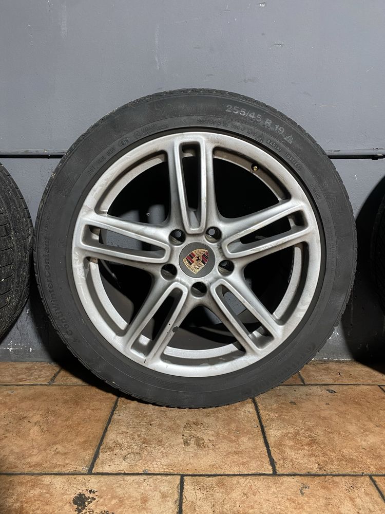 Conjunto 4 jantes originais PORSCHE R19 com pneus. Furação 5x130. Jantes em muito bom estado.