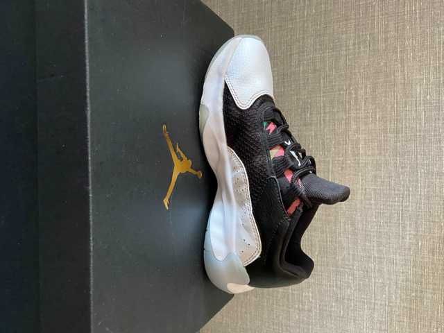 Air Jordan 11 CMFT LOW