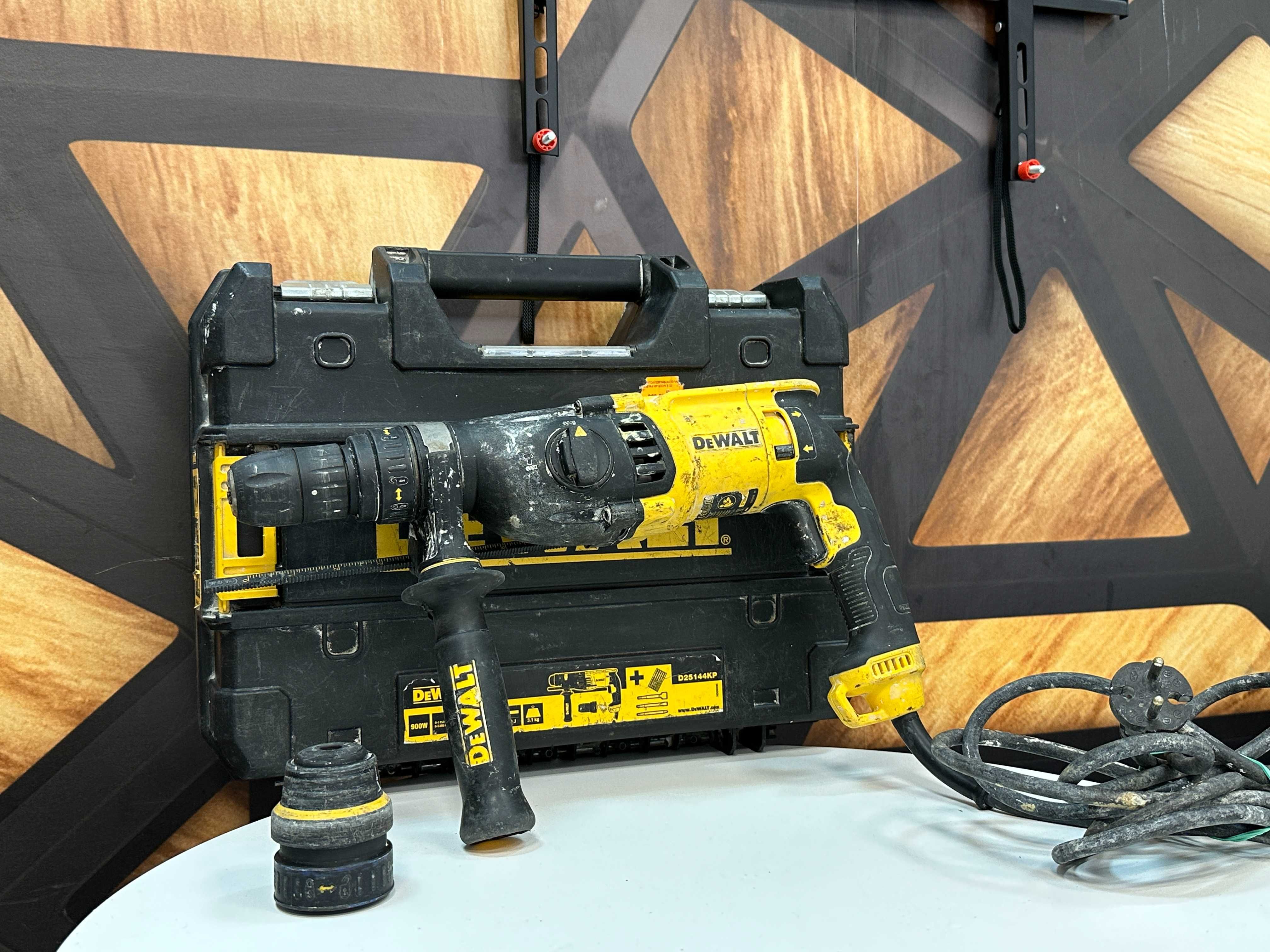 Młotowiertarka Dewalt D25134