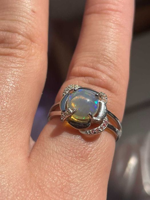 Колечко 925 пробы с радужным эфиопским опалом. Размер 18.