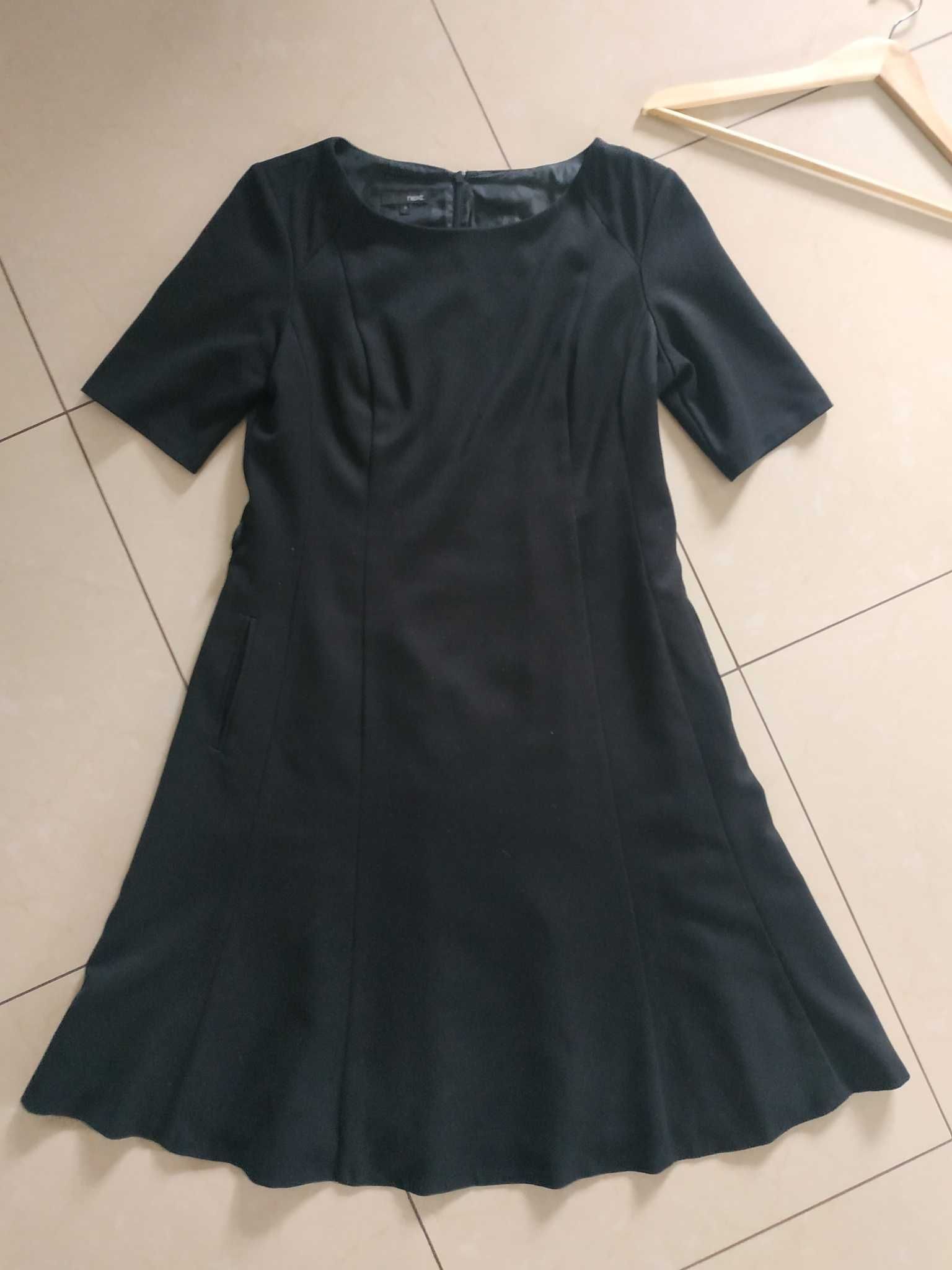 NEXT 12 (40) czarna biurowa elegancka sukienka dół rozszerzany OKAZJA
