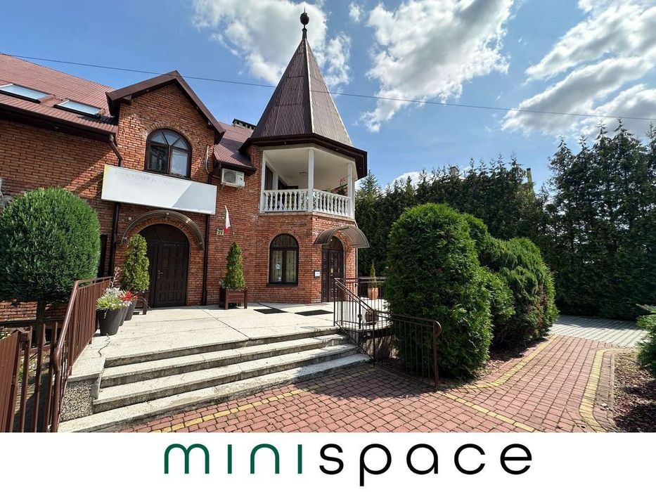 Lokal użytkowy z poczekalnią i prywatnym parkingiem