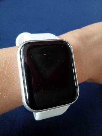 Zegarek,smartwatch,opaska - biały- wysyłka olx-nowy