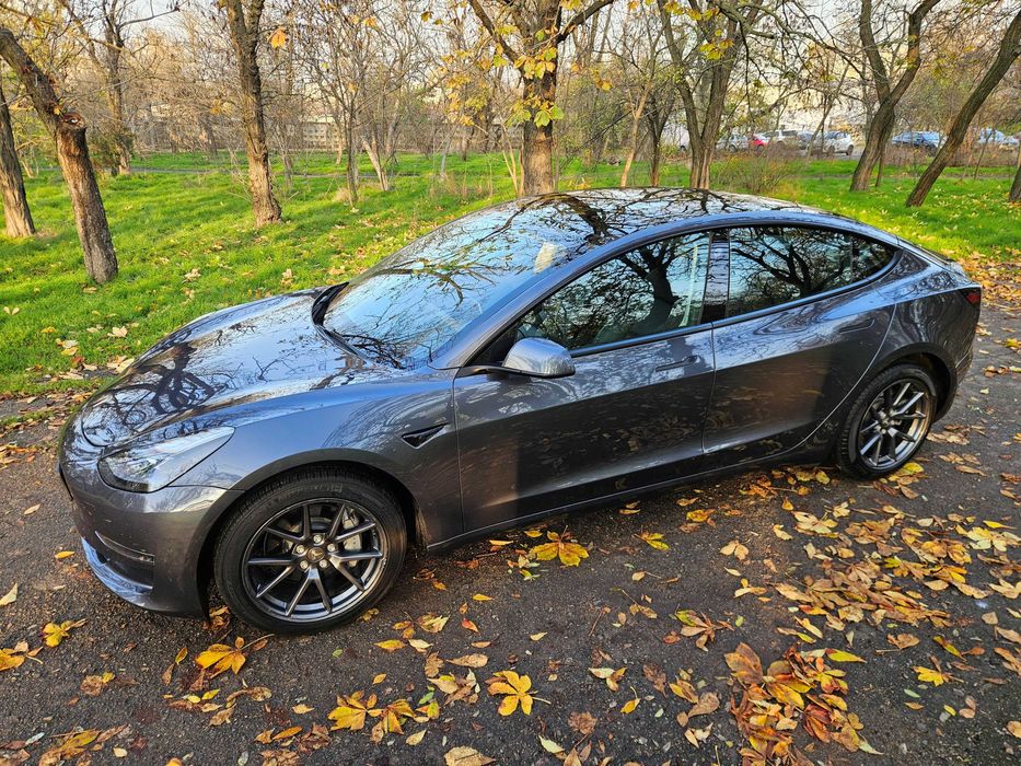 Продам Tesla Model 3  2023р. у відмінному стані