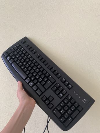 Робоча клавіатура Logitech мембранна чорна