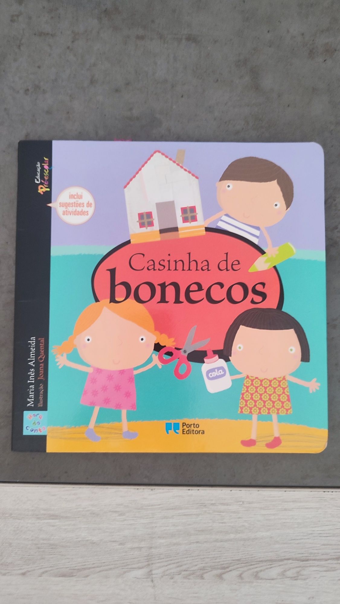 Livro "Casinha de bonecos"
