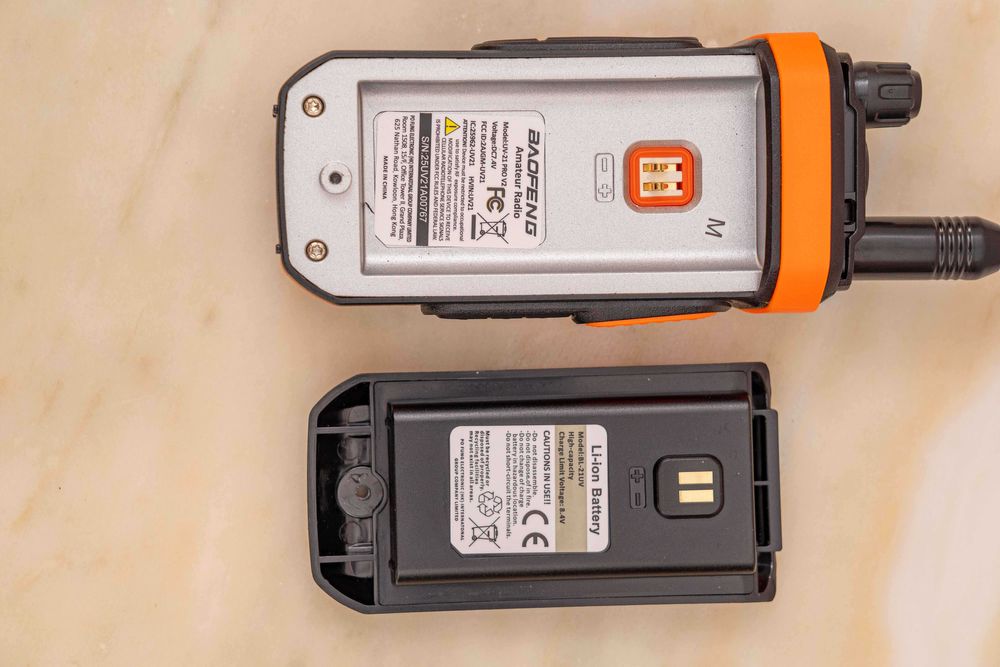 Radio amador tribanda! Walkie-talkie Baofeng BF-21 de 6W, ecran a core