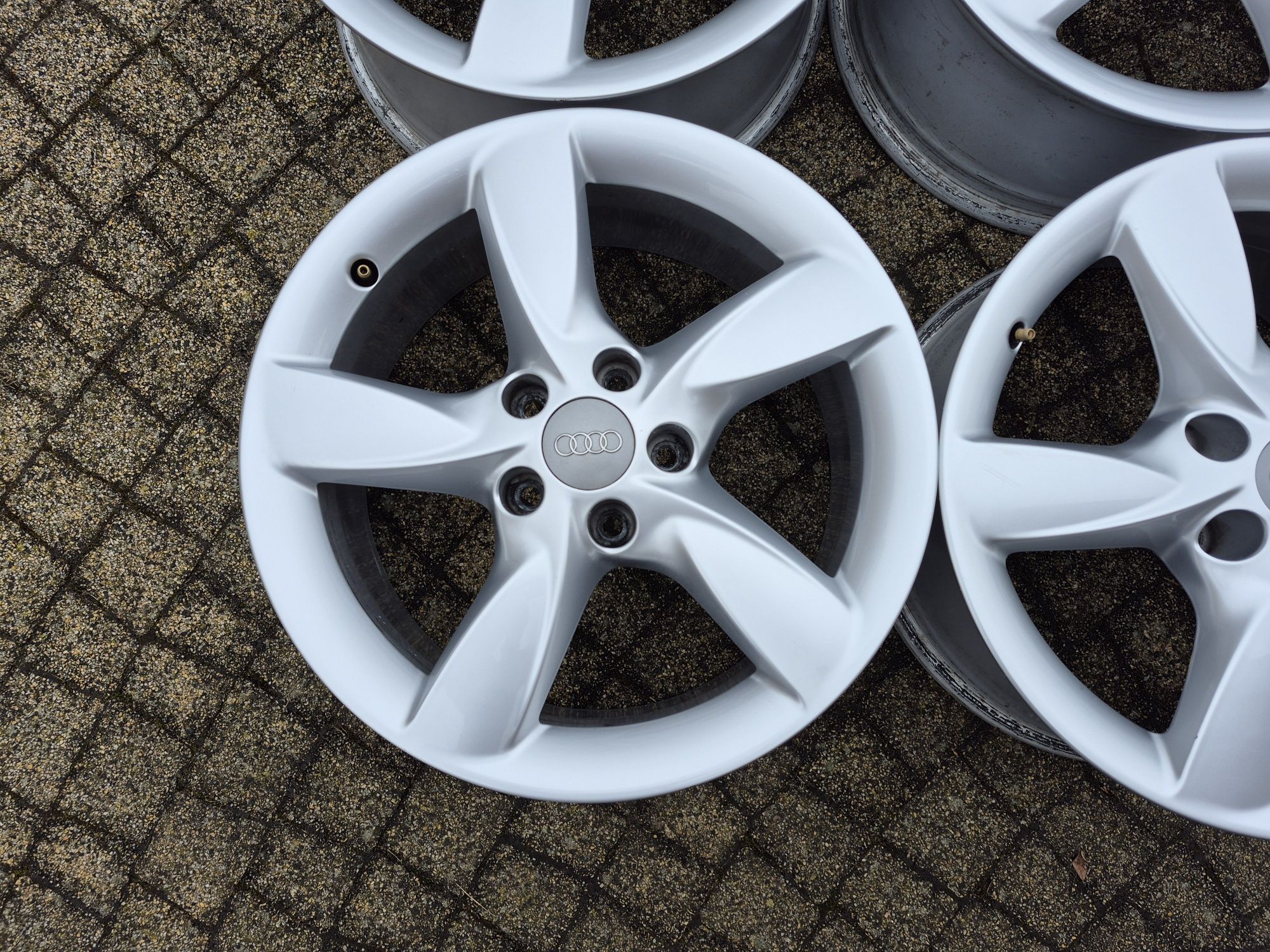 Felgi Alu Oryginał AUDI A3 A4 A5 A6 TT Q3 Q5 5x112 17 Cali 7.5J ET 37