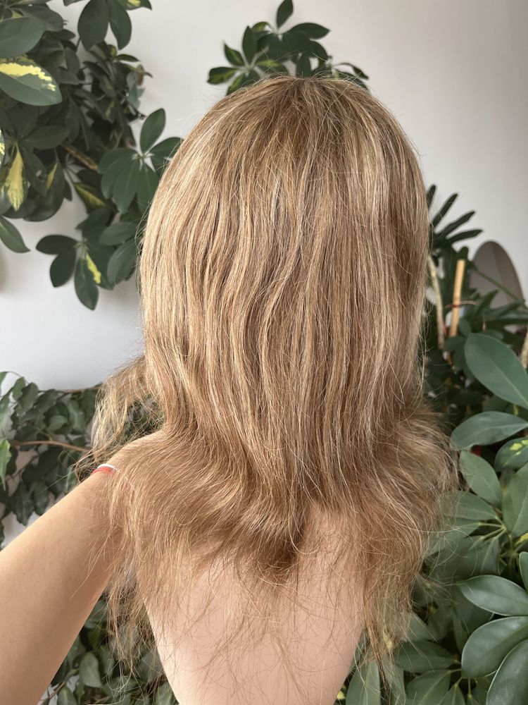 Dluga peruka naturalna blond z pasemkami