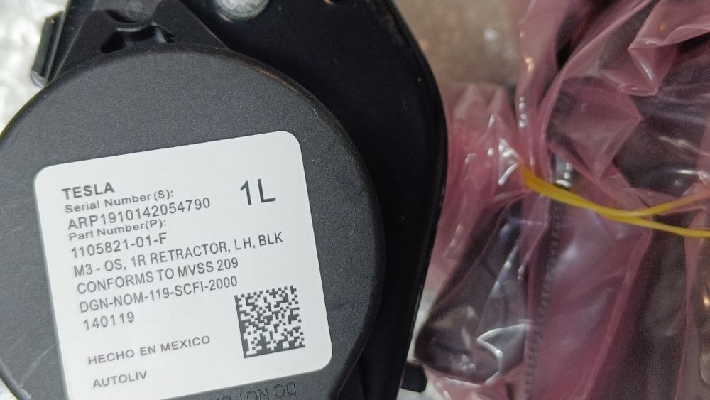 Ремні безпеки передні Tesla Мodel правий/лівий