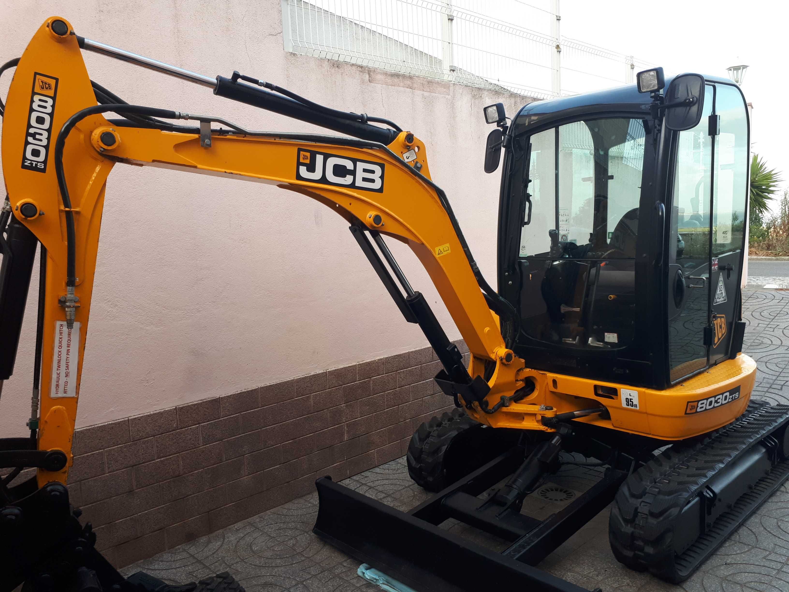 Máquina Mini Escavadora Hidráulica JCB 8030 ZTS de 2019