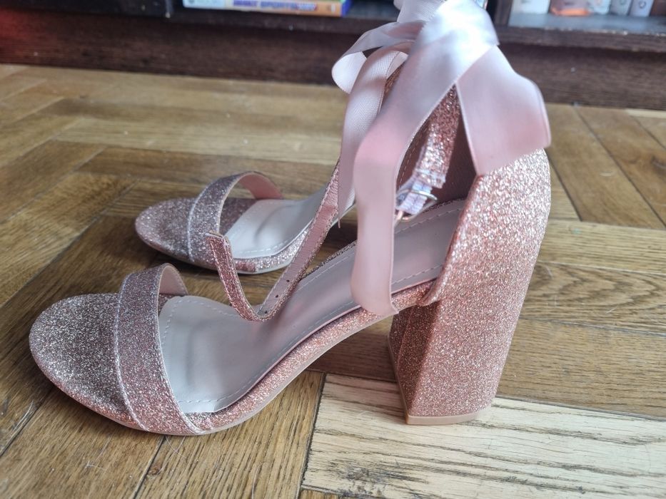 Nowe buty na obcasie morelowe, brokatowe  r. 36